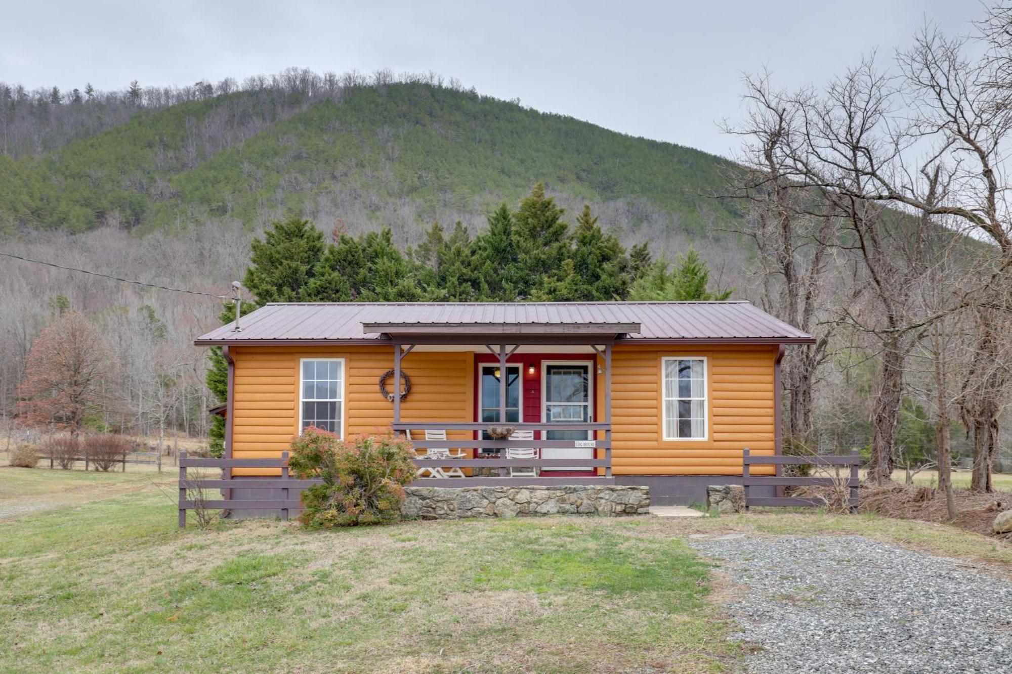 Riverfront Hot Springs Cabin With Private Hot Tub! Buitenkant foto