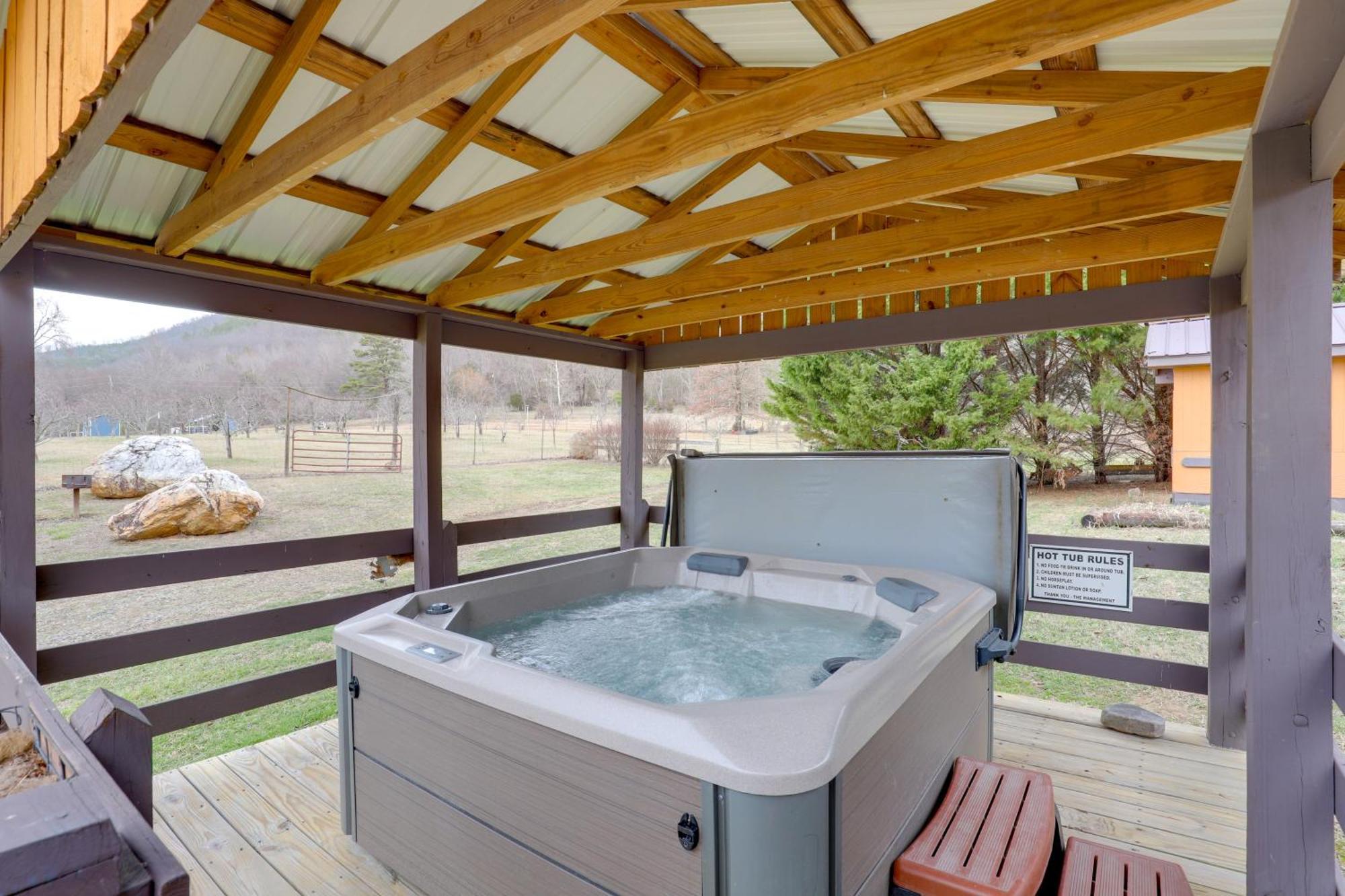 Riverfront Hot Springs Cabin With Private Hot Tub! Buitenkant foto