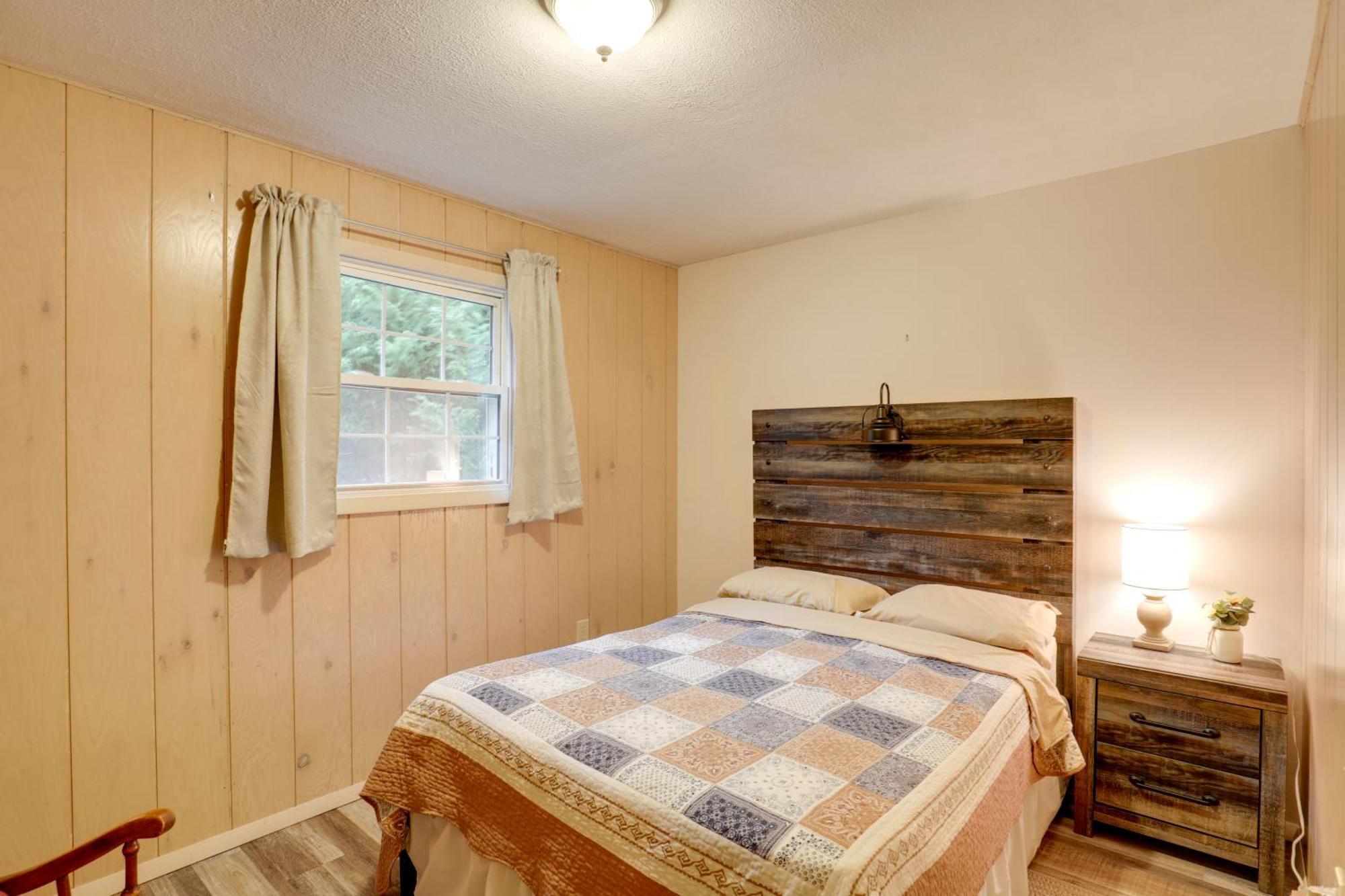 Riverfront Hot Springs Cabin With Private Hot Tub! Buitenkant foto