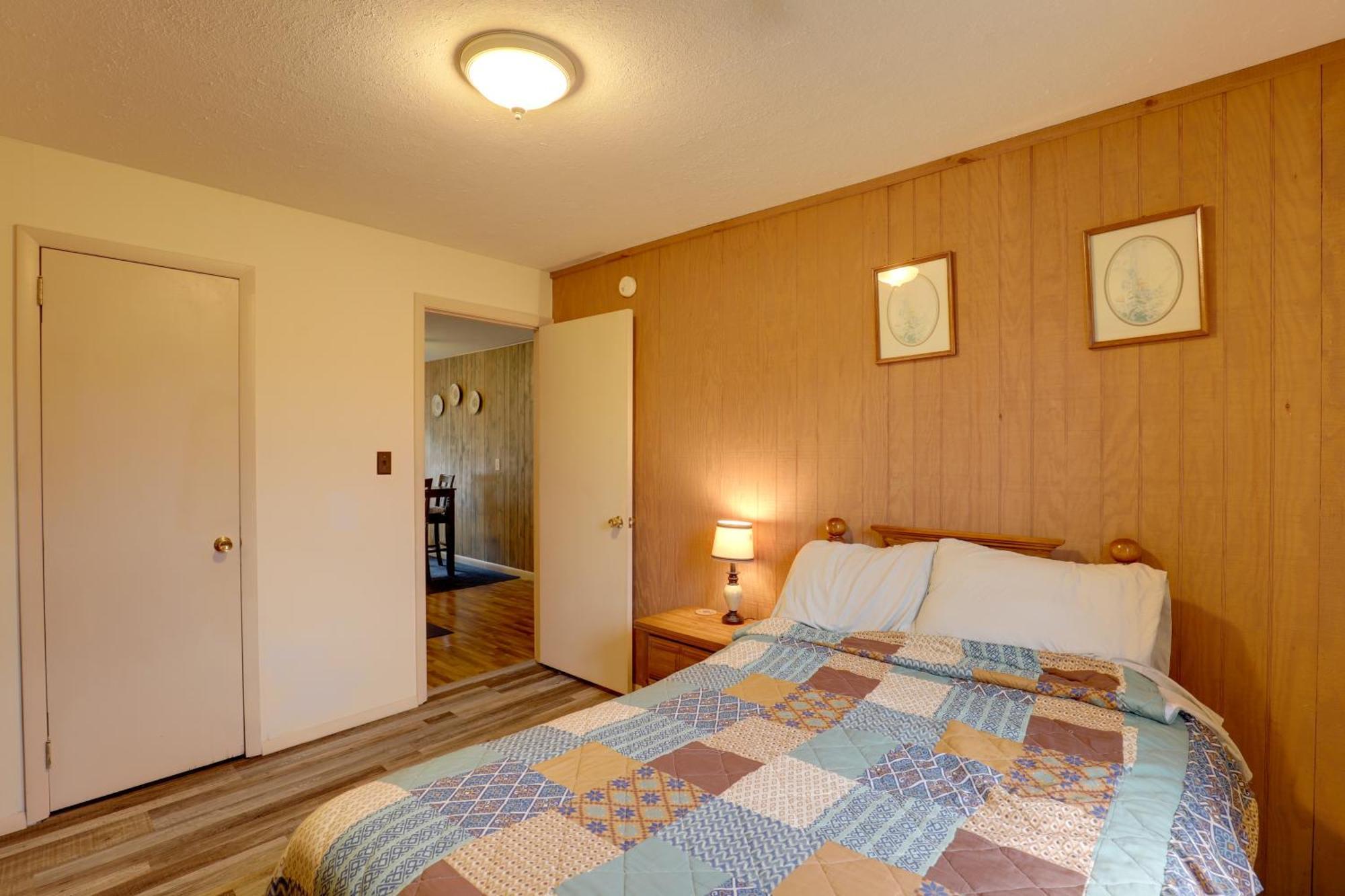 Riverfront Hot Springs Cabin With Private Hot Tub! Buitenkant foto