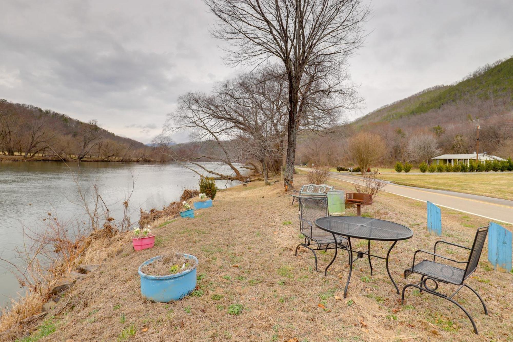 Riverfront Hot Springs Cabin With Private Hot Tub! Buitenkant foto