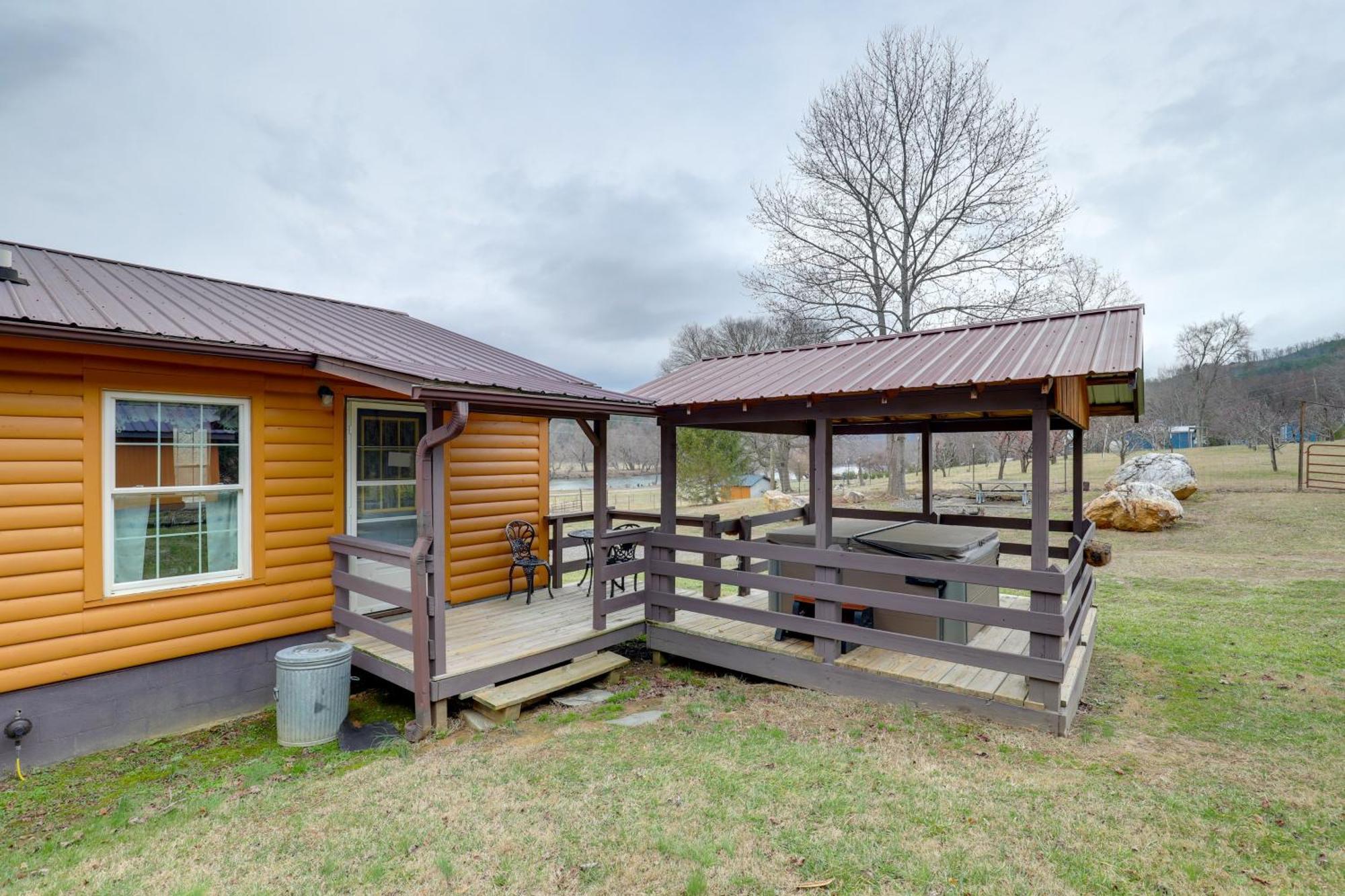 Riverfront Hot Springs Cabin With Private Hot Tub! Buitenkant foto