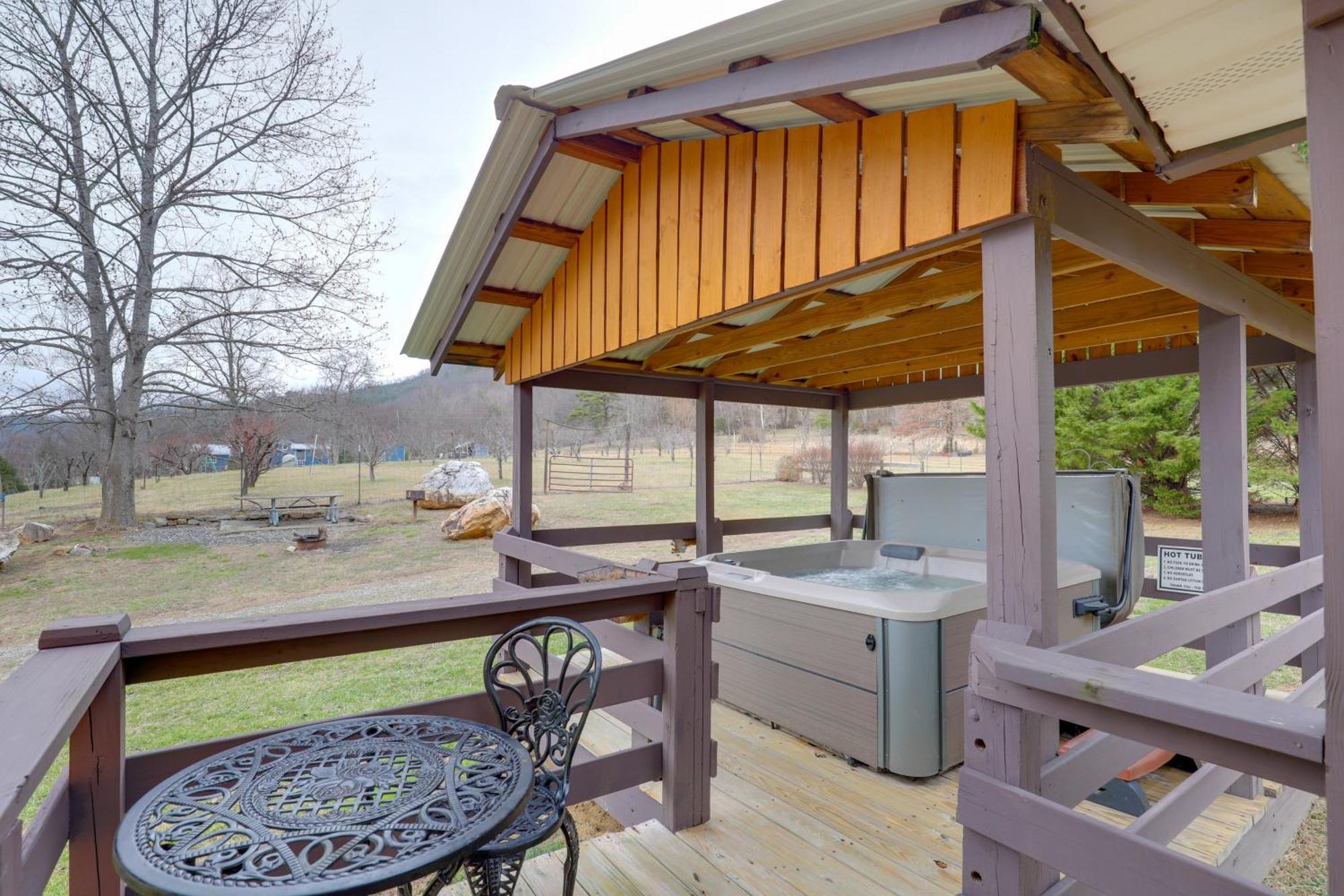 Riverfront Hot Springs Cabin With Private Hot Tub! Buitenkant foto