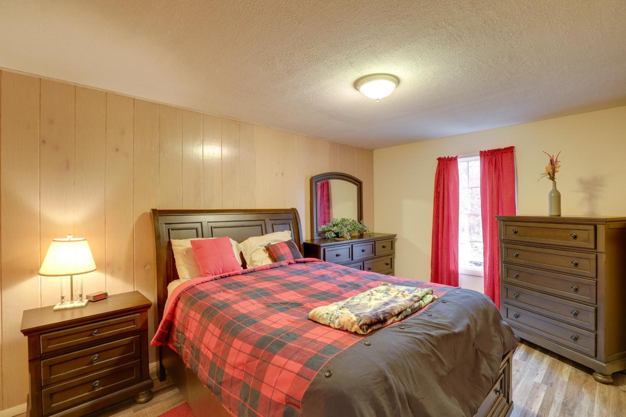 Riverfront Hot Springs Cabin With Private Hot Tub! Buitenkant foto