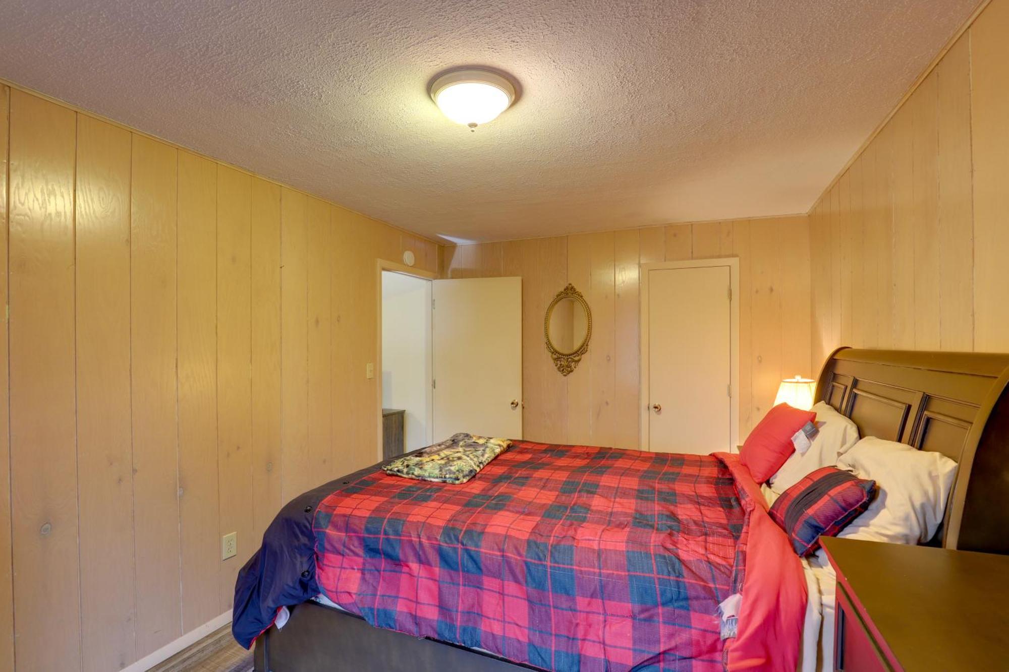 Riverfront Hot Springs Cabin With Private Hot Tub! Buitenkant foto