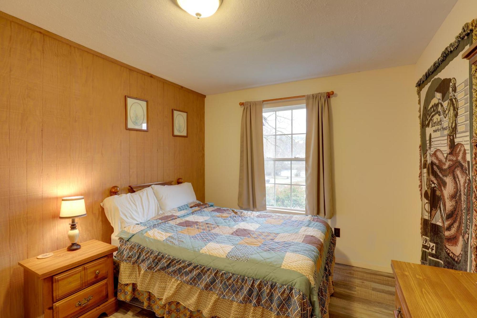 Riverfront Hot Springs Cabin With Private Hot Tub! Buitenkant foto